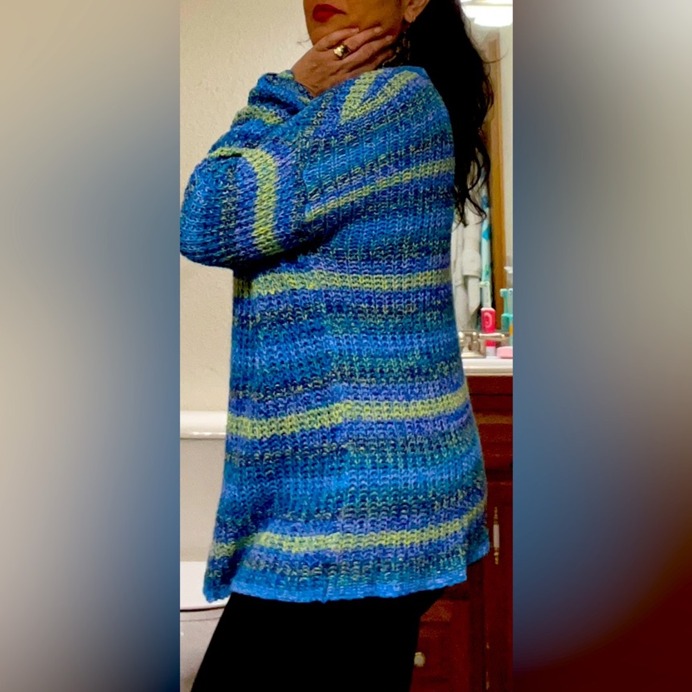 Cute sweater size large. Gently worn
